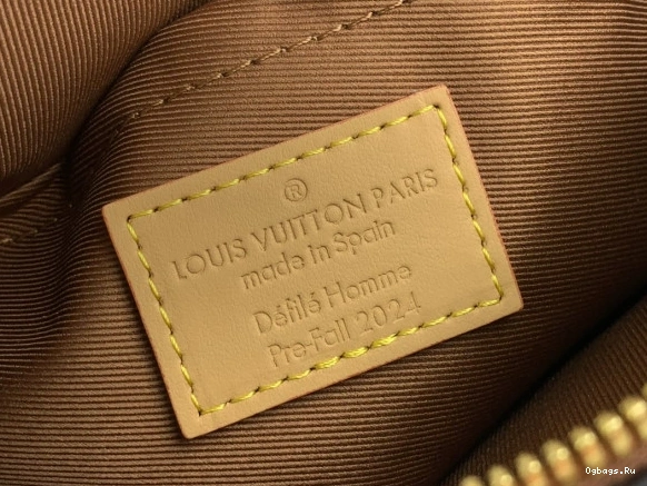 Chess LOUIS VUITTON Messenger-24*24*8CM 0419